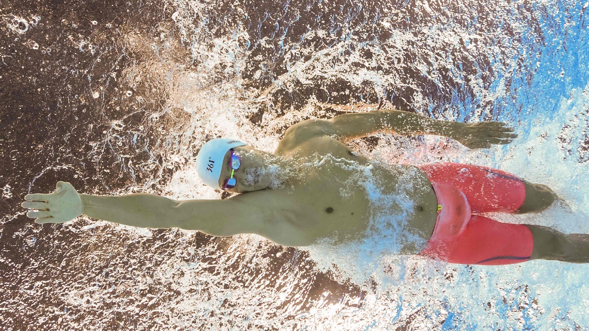 新兴选手崭露头角，台球运动迎来新力量，新锐台球姿势